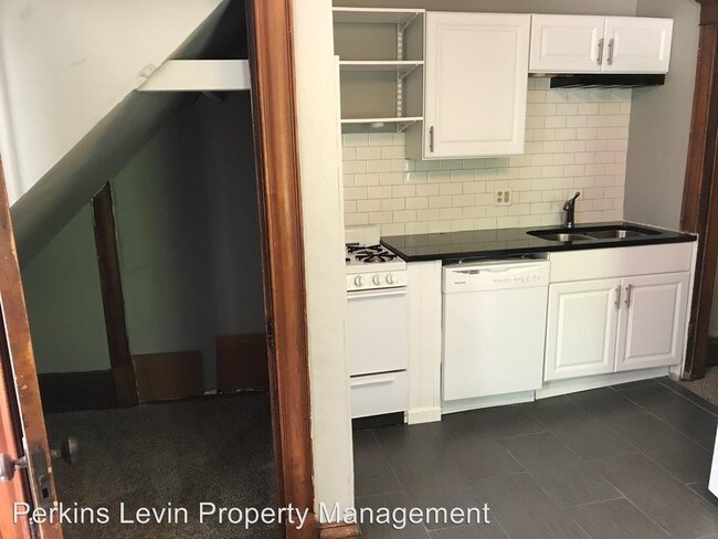 Building Photo - 735 Quincy St NE