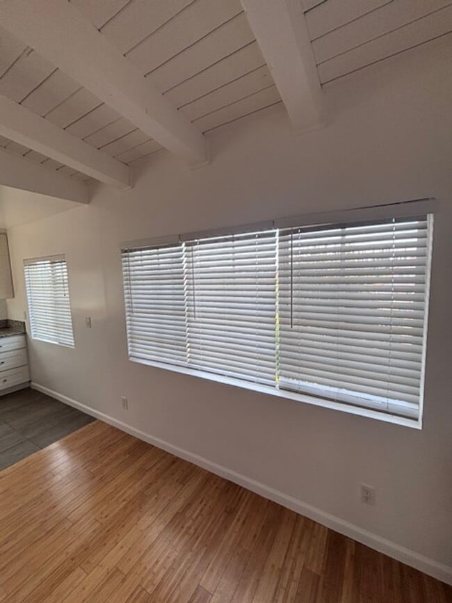 Building Photo - Welcome to 1828 Montrose St, located in the vibrant city of Los Angeles