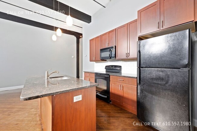 Building Photo - 1 Bedroom - 1 Bath loft apartment located ...