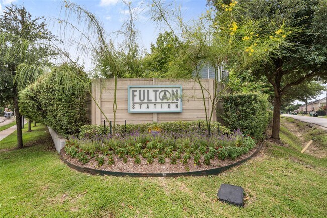 Building Photo - 219 Club Crest Ln