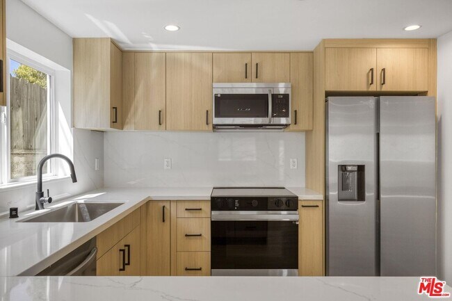 Building Photo - 10826 Hesby St