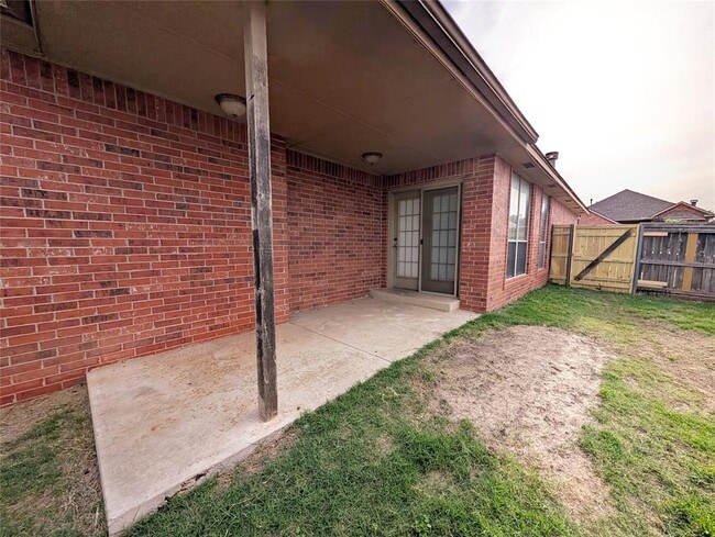 Building Photo - 17201 Cedar Dr