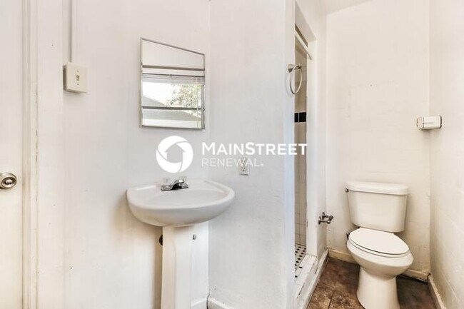 Building Photo - 3 Bedroom Pet-Friendly Home in Port Richey, FL with Main Street Renewal