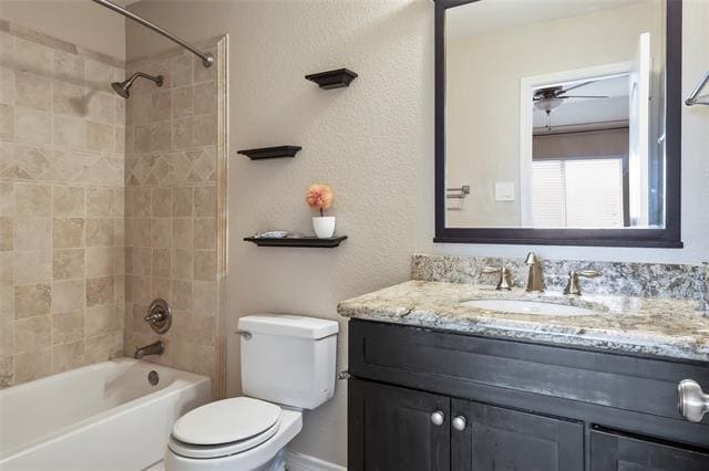 Building Photo - 2700 Timberwood Dr