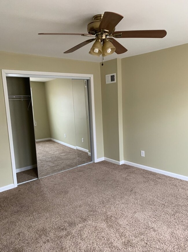 Building Photo - House for Rent in the Holly Hills Area