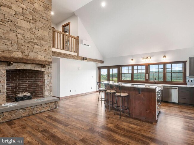 Building Photo - 42 Pine Grove Ln