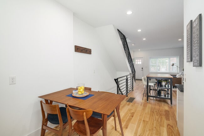 Building Photo - 2223 Taggert St