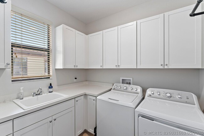 Building Photo - 1077 Faulkner Ter