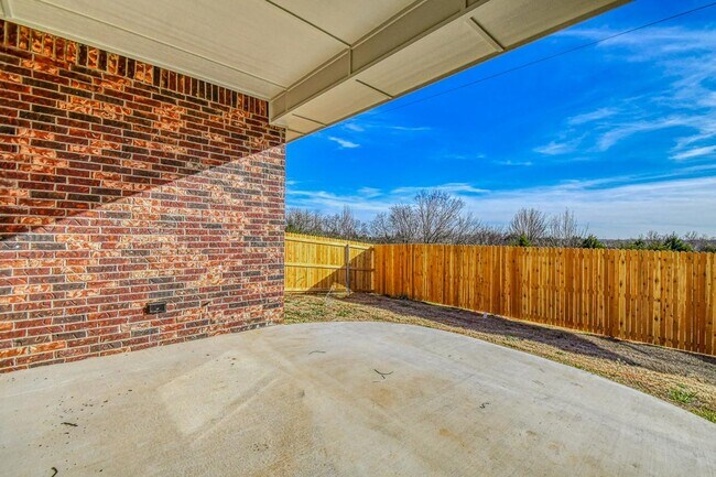 Building Photo - 3112 Pebble Pond Dr