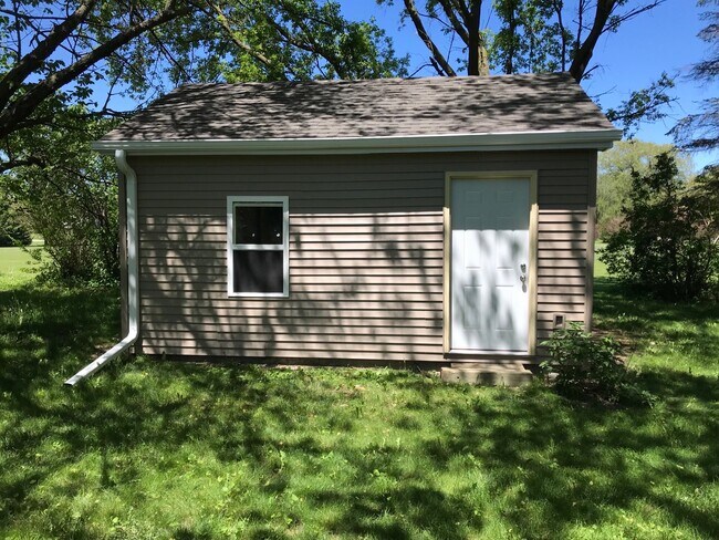 Building Photo - 1236 e drexel ave