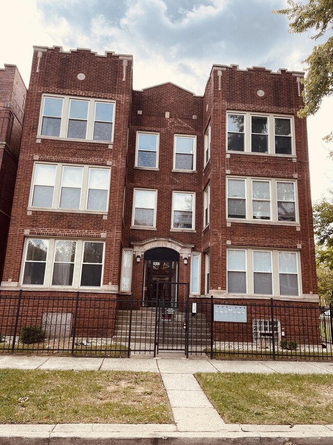 Primary Photo - 1411 E 67th Pl