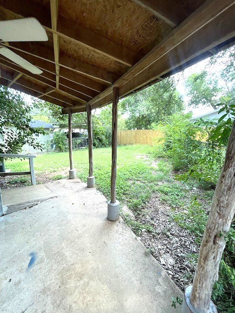 Building Photo - 1532 McKenzie Ave