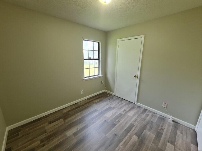 Building Photo - 3044 Cross Creek Dr