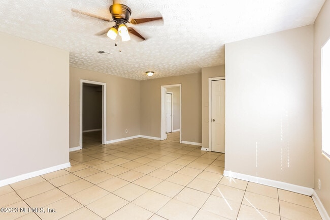 Building Photo - 1411 Palmdale St