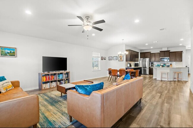 Building Photo - 7302 Star Gazer Dr