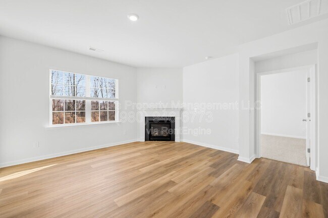 Building Photo - 1312 Secrest Cmns Dr