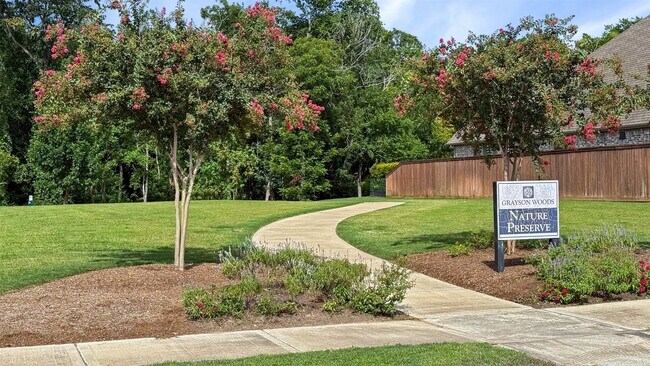 Building Photo - 1102 McMurtry Ridge Dr