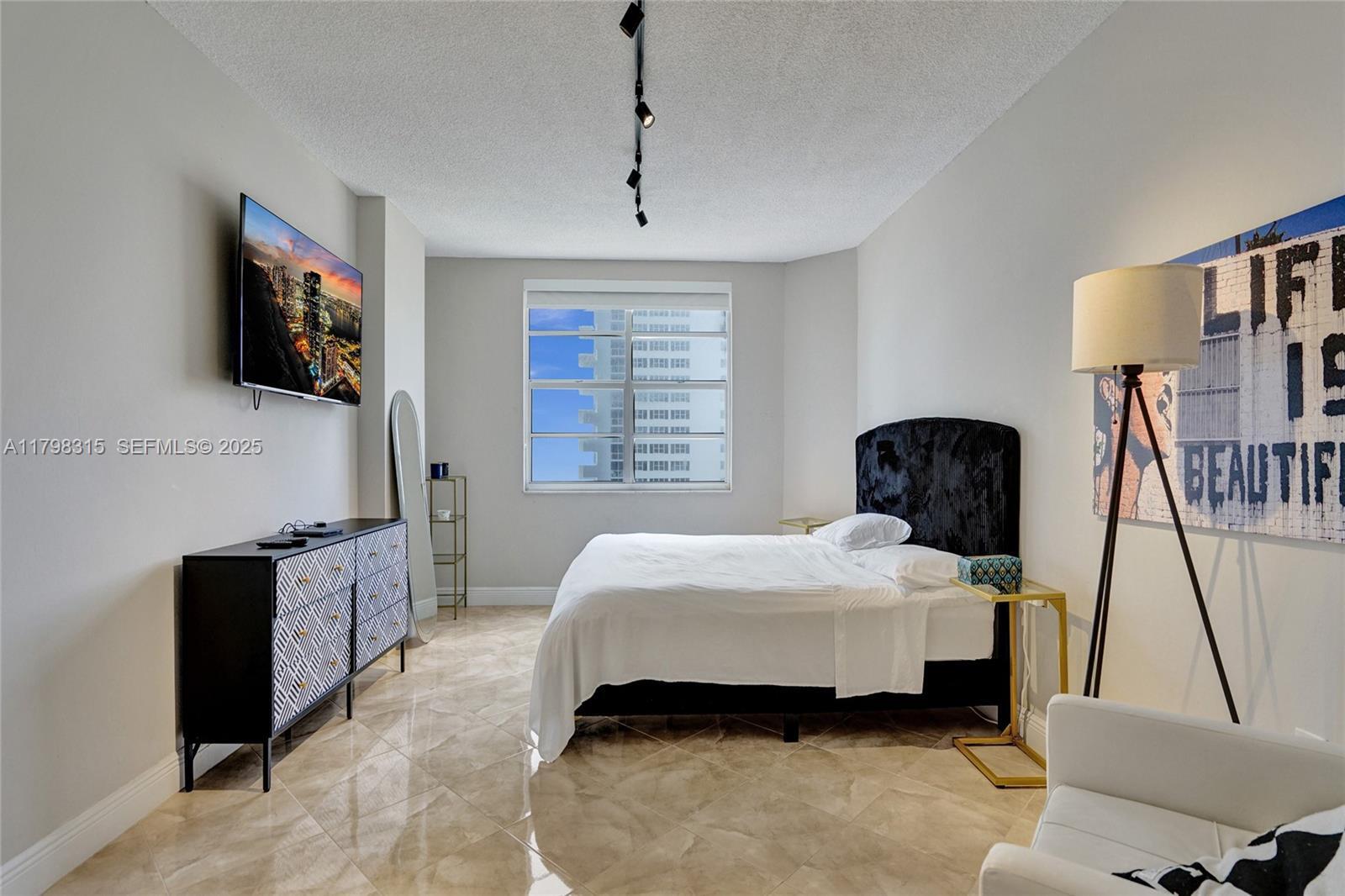 Building Photo - 1980 S Ocean Dr