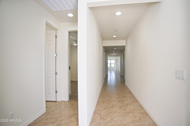 Building Photo - 815 W Finch Dr