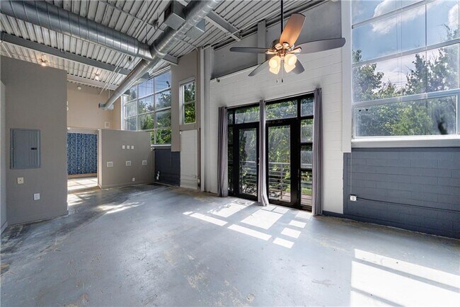 Building Photo - 400 Village Pkwy