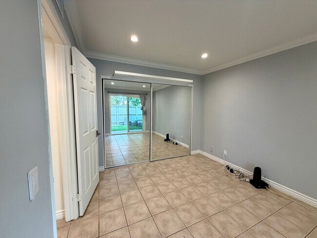 Building Photo - 5708 Camelia Ln