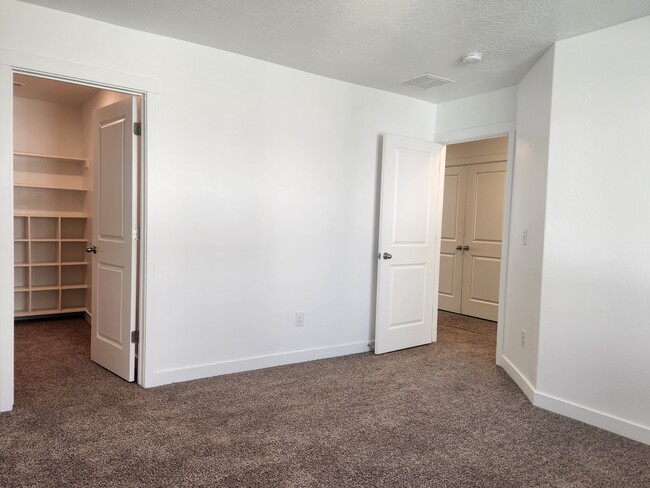 Building Photo - 14928 Messi St