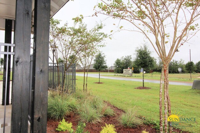 Building Photo - Gorgeous 4 Bedroom Home in Crestview!