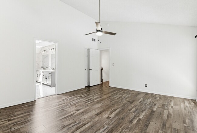 Building Photo - 6 Baywood Dr