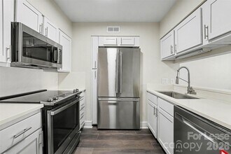 Building Photo - 300 S Cedar St