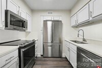 Building Photo - 300 S Cedar St