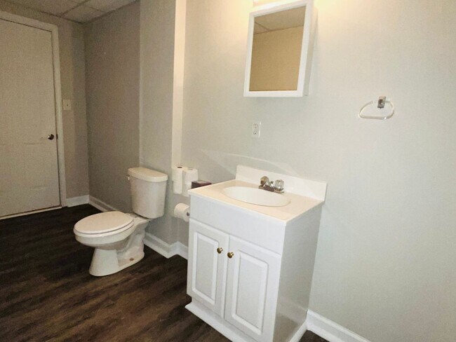 Building Photo - Northgate district! 4 bed/2.5 full bath, newly renovated, large lot, approx 2500 sqft, 2 car gara...