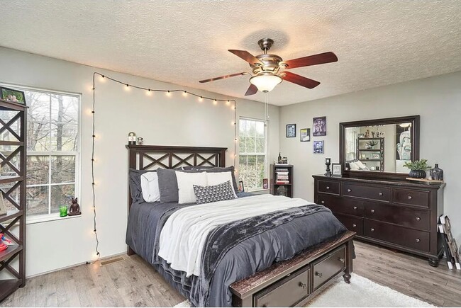 Building Photo - Price drop until June 30th! 3 bedroom 2.5 ...