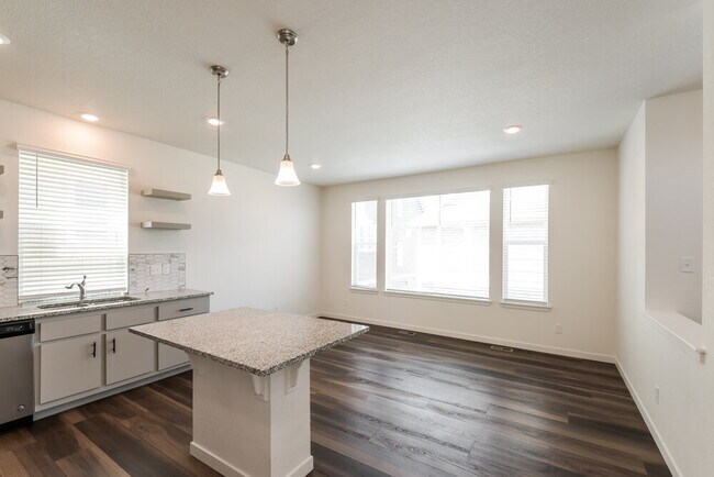 Building Photo - 18572 47th Dr
