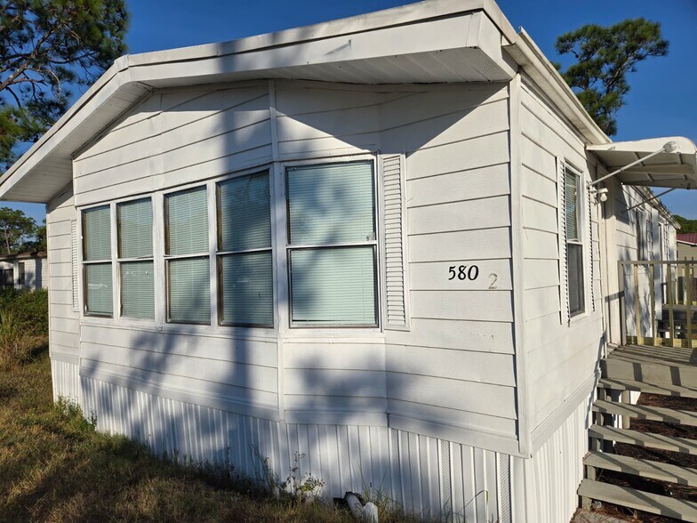 Building Photo - 580 Anna Ave