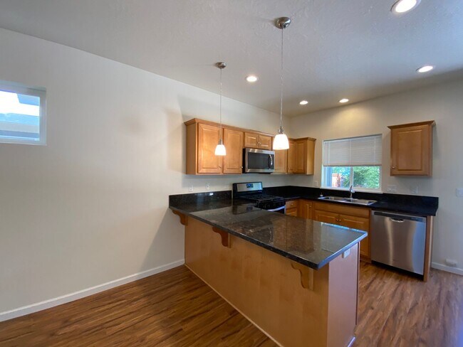 Building Photo - 1011 Coburg Rd