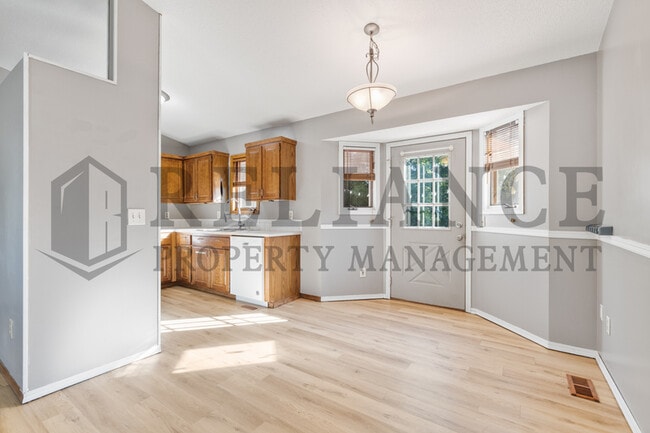 Building Photo - 2126 N Pine Grove St