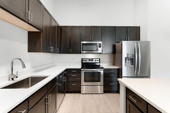 Building Photo - 2BR Condo w/ Fireplace, In-Unit Laundry & A/C in Parker