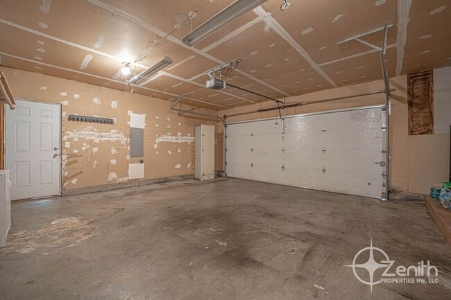 Building Photo - 2819 NE 54th St