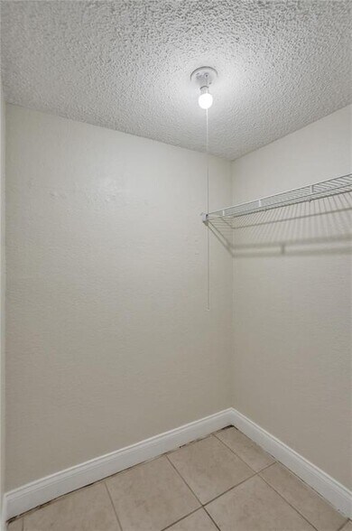 Building Photo - 4205 N University Dr