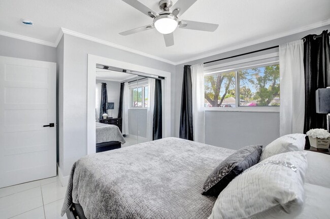 Building Photo - 2260 NE 62nd St