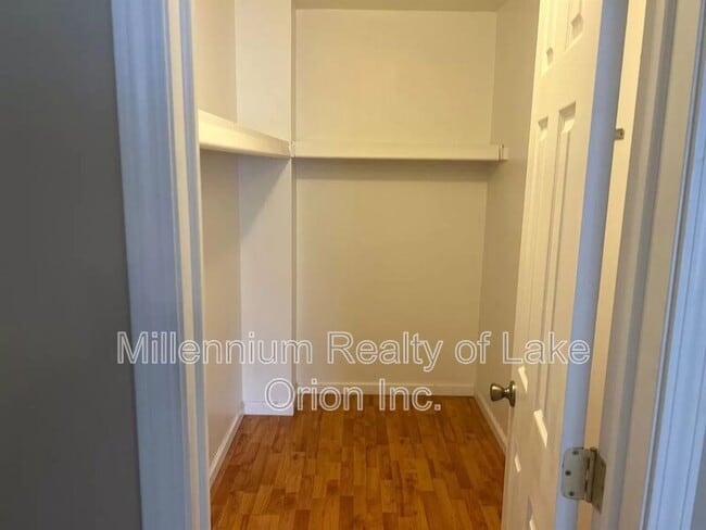 Building Photo - 50432 Bay Run S