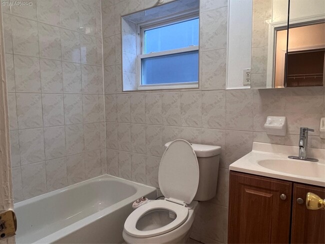 Building Photo - 1031 Halsey St