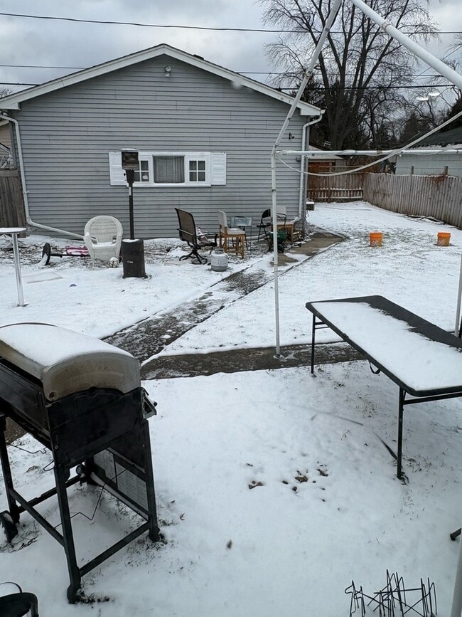 Building Photo - 9607 Merrimac Ave