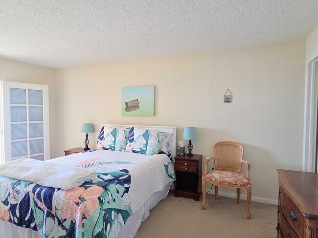 Building Photo - 4550 Cove Cir