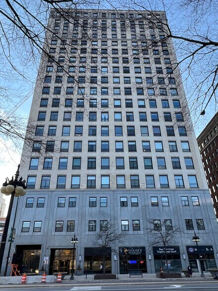 Building Photo - 910 S Michigan Ave