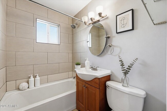 Building Photo - 1202 N 49th Pl