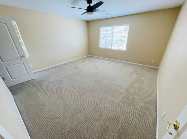 Building Photo - 2722 La Porte Ct