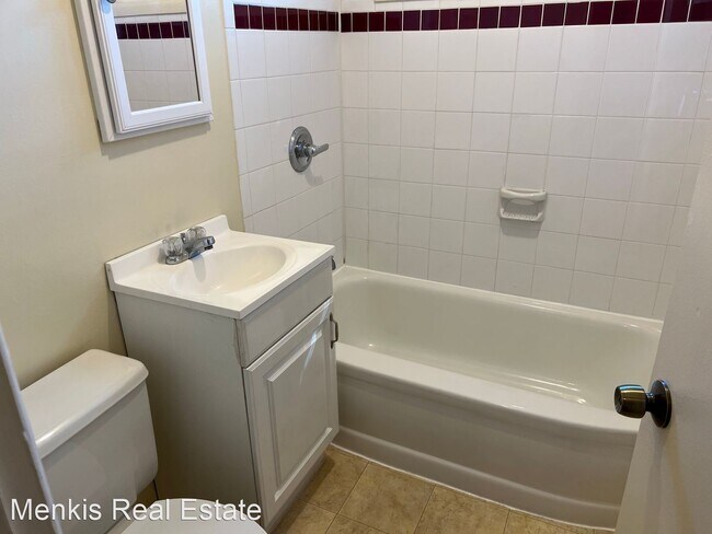 Building Photo - 3 br, 2 bath House - 3906 Denfeld Avenue