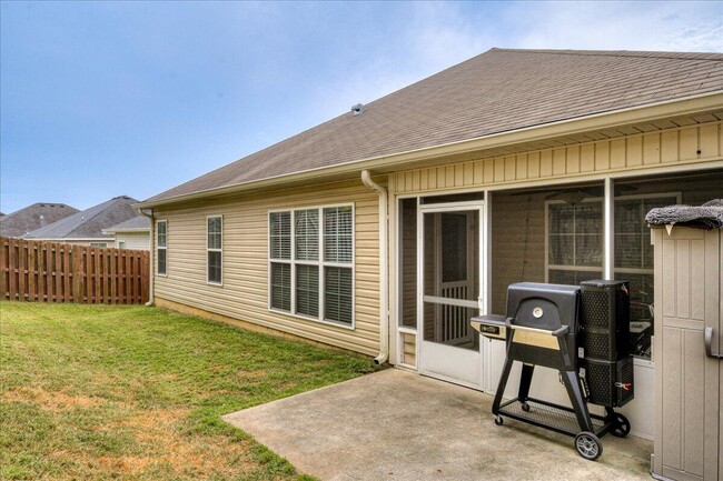 Building Photo - 3243 Windwood St