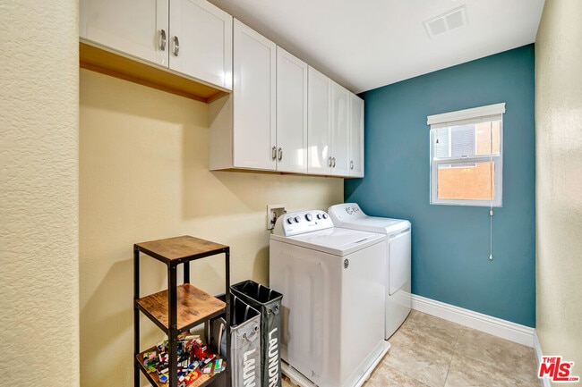 Building Photo - 27060 Mountain Willow Ln